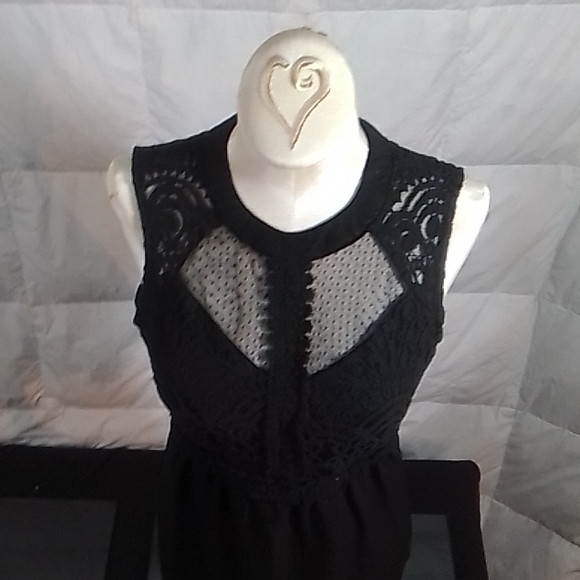 Black backless & sleeveless dress - Picture 2 of 5